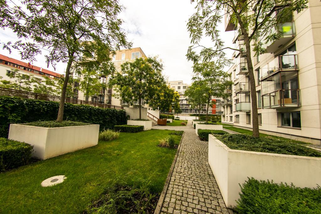 Apartment Korunni Dvur 130M2, 2 Free Parkings Prag Exteriör bild