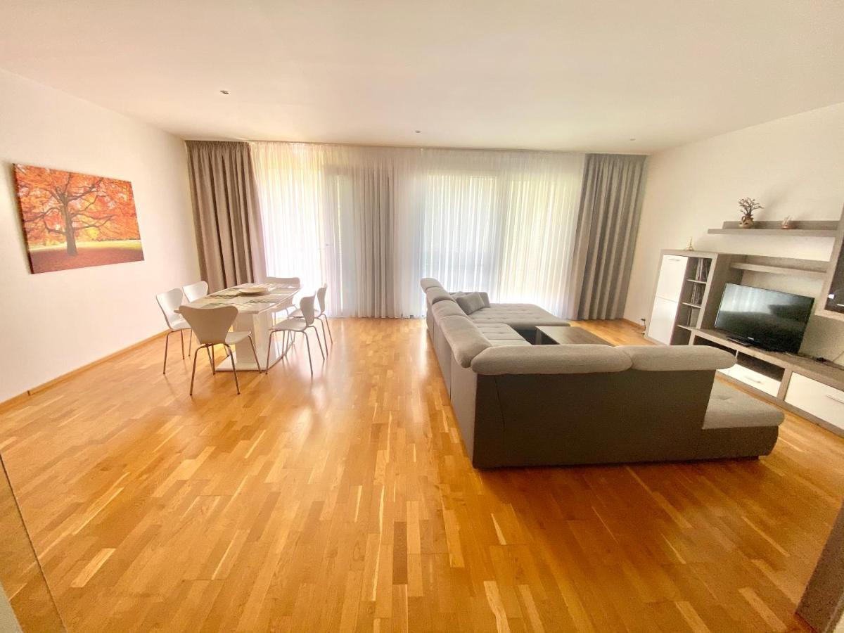 Apartment Korunni Dvur 130M2, 2 Free Parkings Prag Exteriör bild