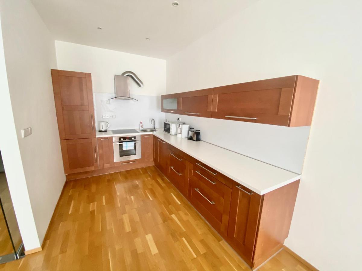 Apartment Korunni Dvur 130M2, 2 Free Parkings Prag Exteriör bild
