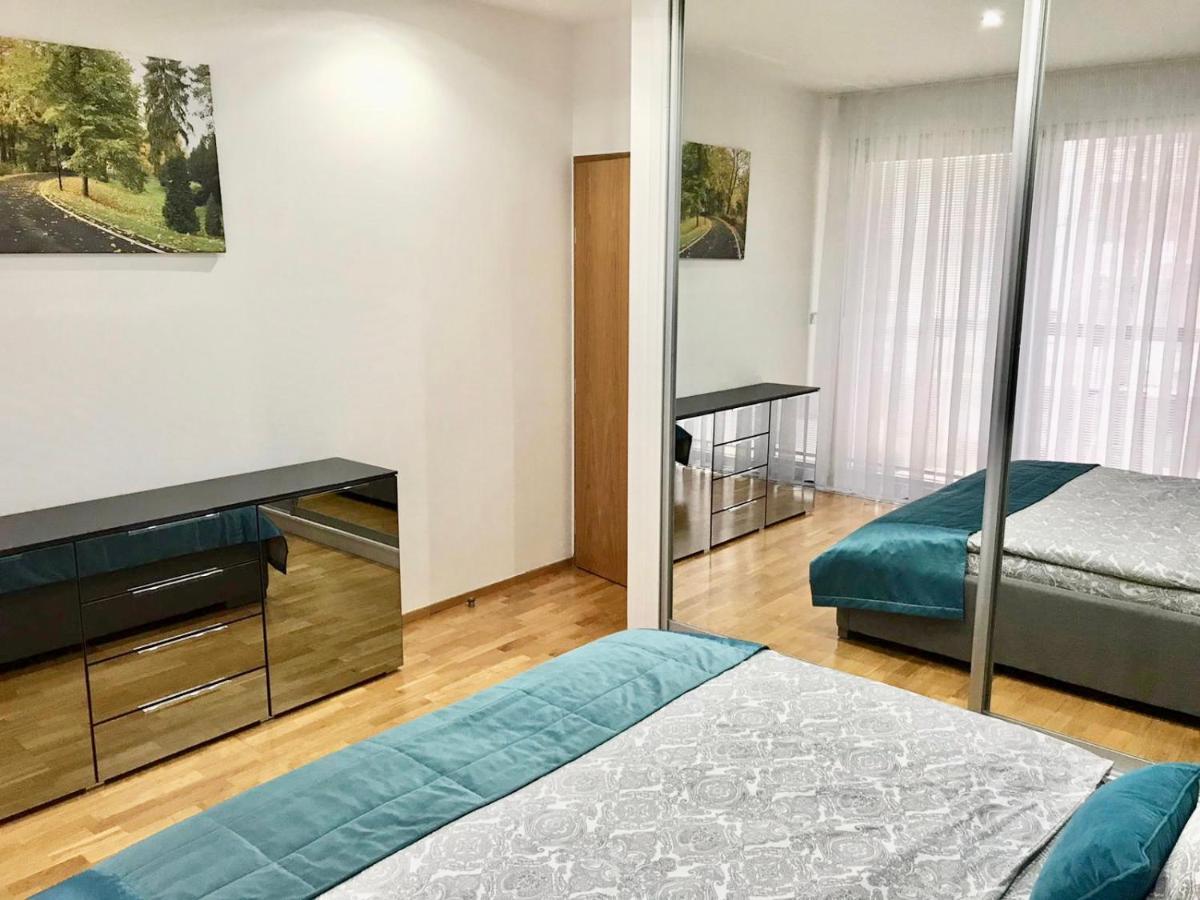 Apartment Korunni Dvur 130M2, 2 Free Parkings Prag Exteriör bild