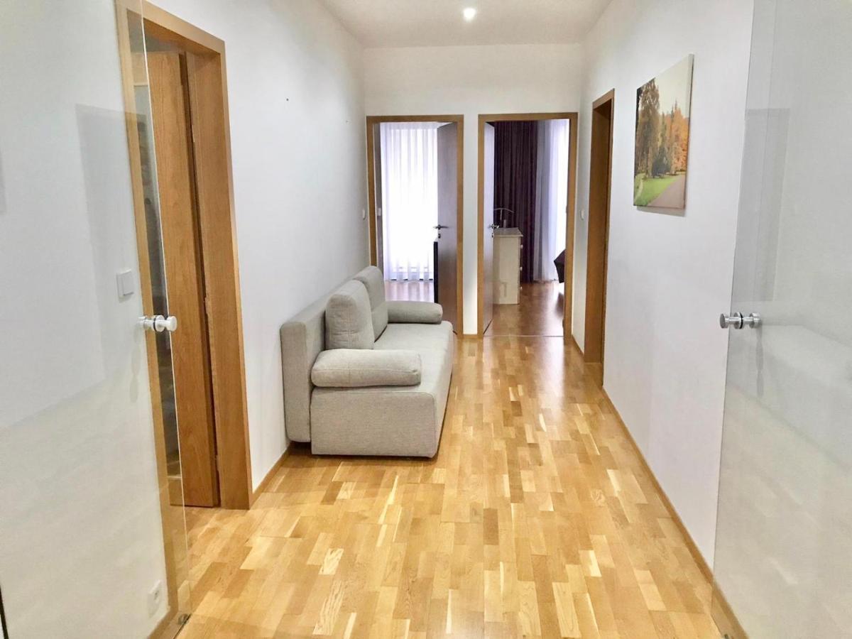 Apartment Korunni Dvur 130M2, 2 Free Parkings Prag Exteriör bild
