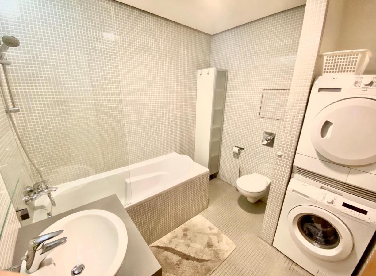 Apartment Korunni Dvur 130M2, 2 Free Parkings Prag Exteriör bild