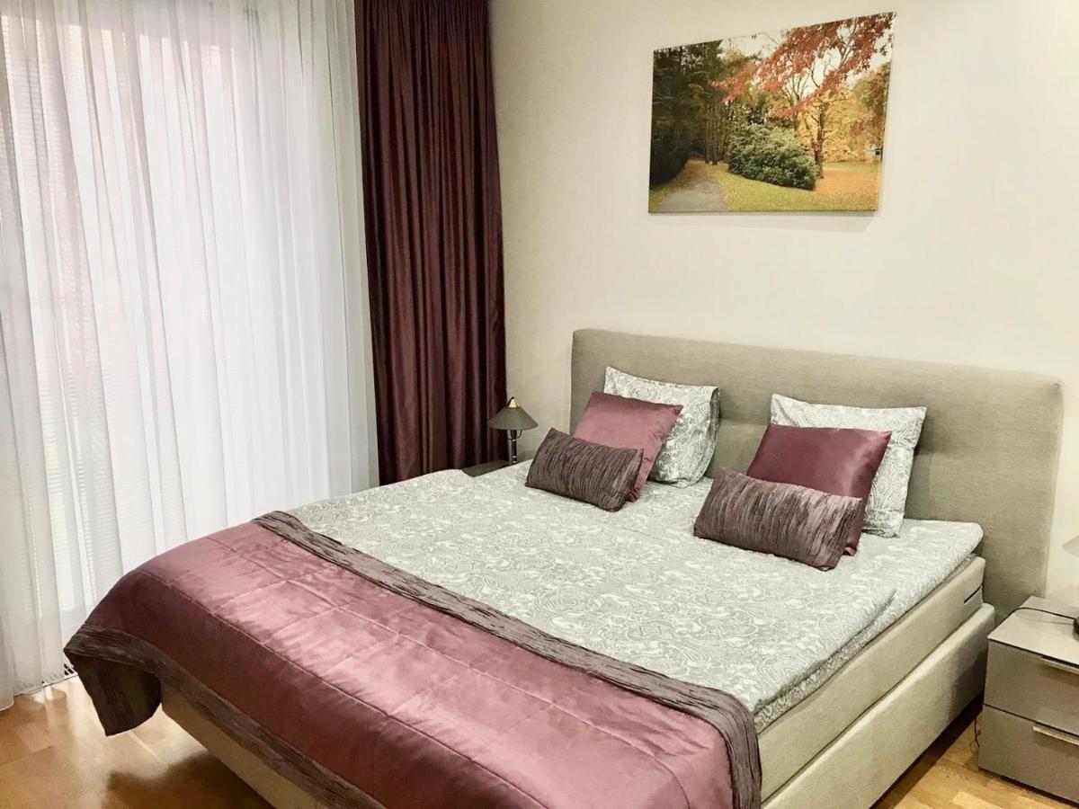 Apartment Korunni Dvur 130M2, 2 Free Parkings Prag Exteriör bild